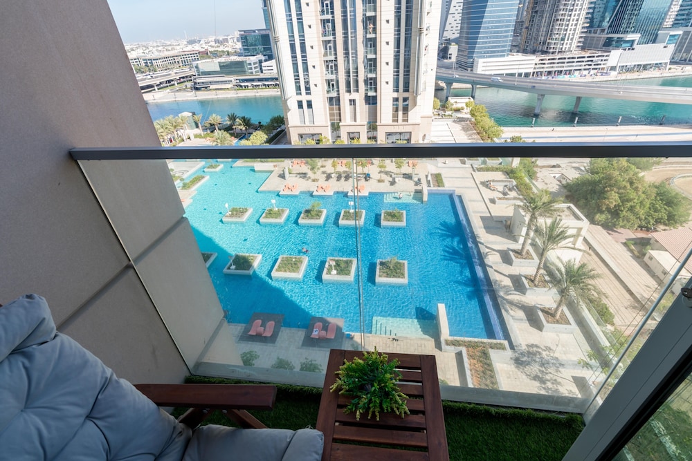 Whitesage - Waterfront Luxe Apartment With Great Canal Views
