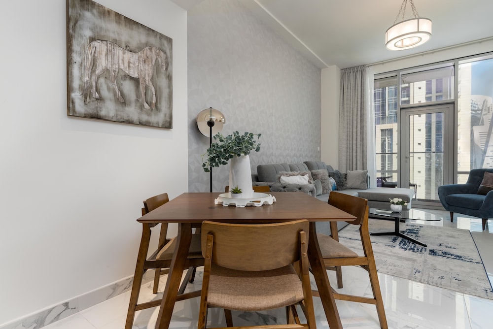 Whitesage - Waterfront Luxe Apartment With Great Canal Views