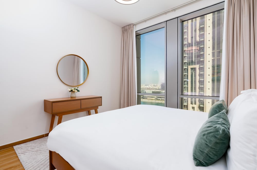 Whitesage - Waterfront Luxe Apartment With Great Canal Views