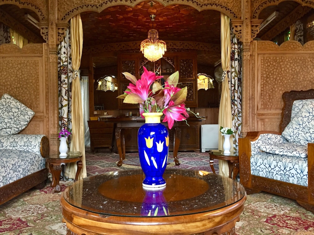 New Sea Palace Houseboat