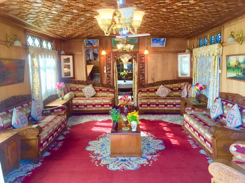 New Sea Palace Houseboat