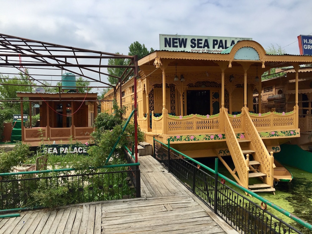 New Sea Palace Houseboat
