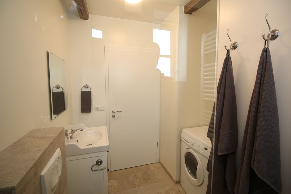 Acco Ice Apartments