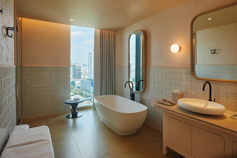 The Standard, Bangkok Mahanakhon
