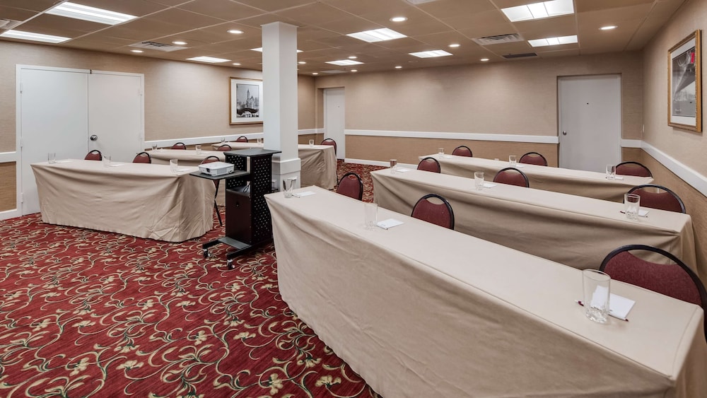 Best Western PLUS Morristown Inn-Florham Park