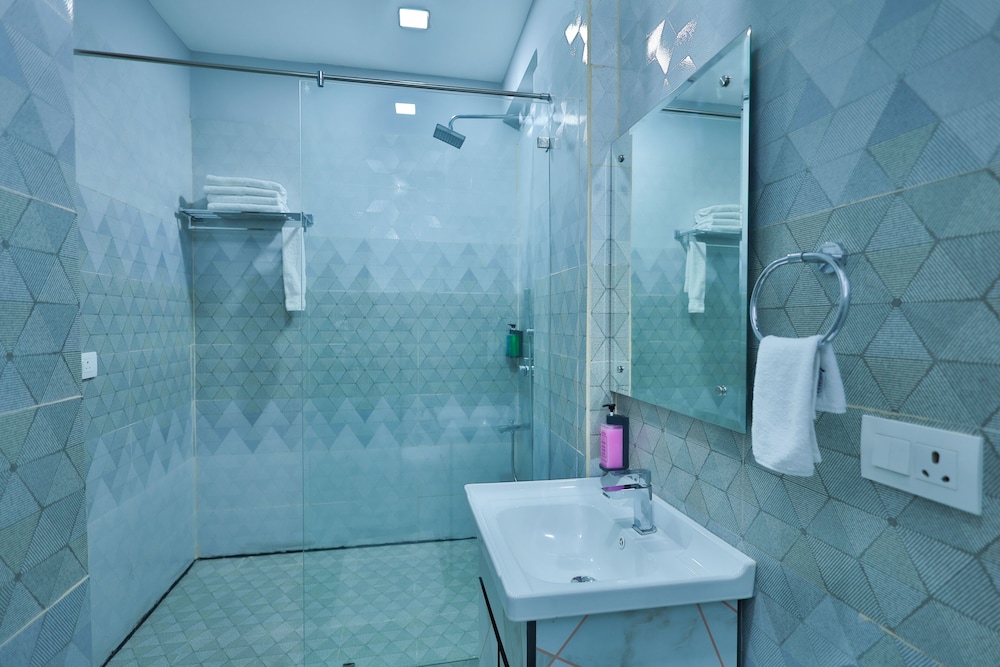 Clay Inn Hotel, Gurugram
