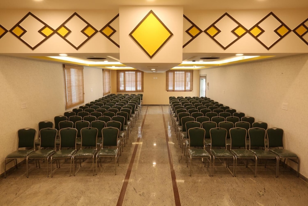 Mayapuri Amira luxury hotel - Kumbakonam