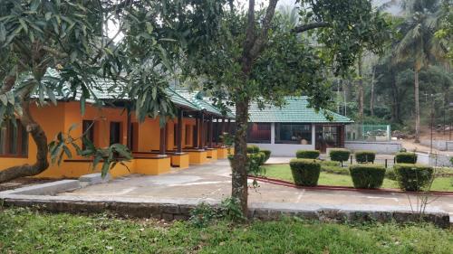 Sherlock Retreat Yamini Green