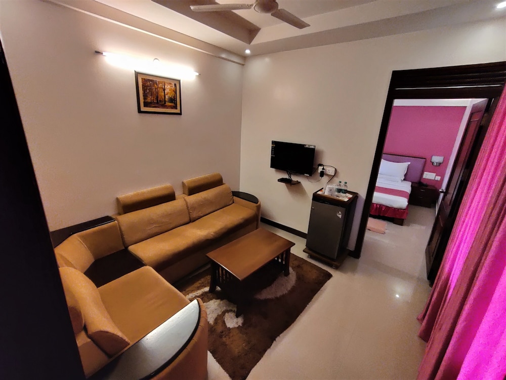 Metro Plaza Hotel by RAK Rooms