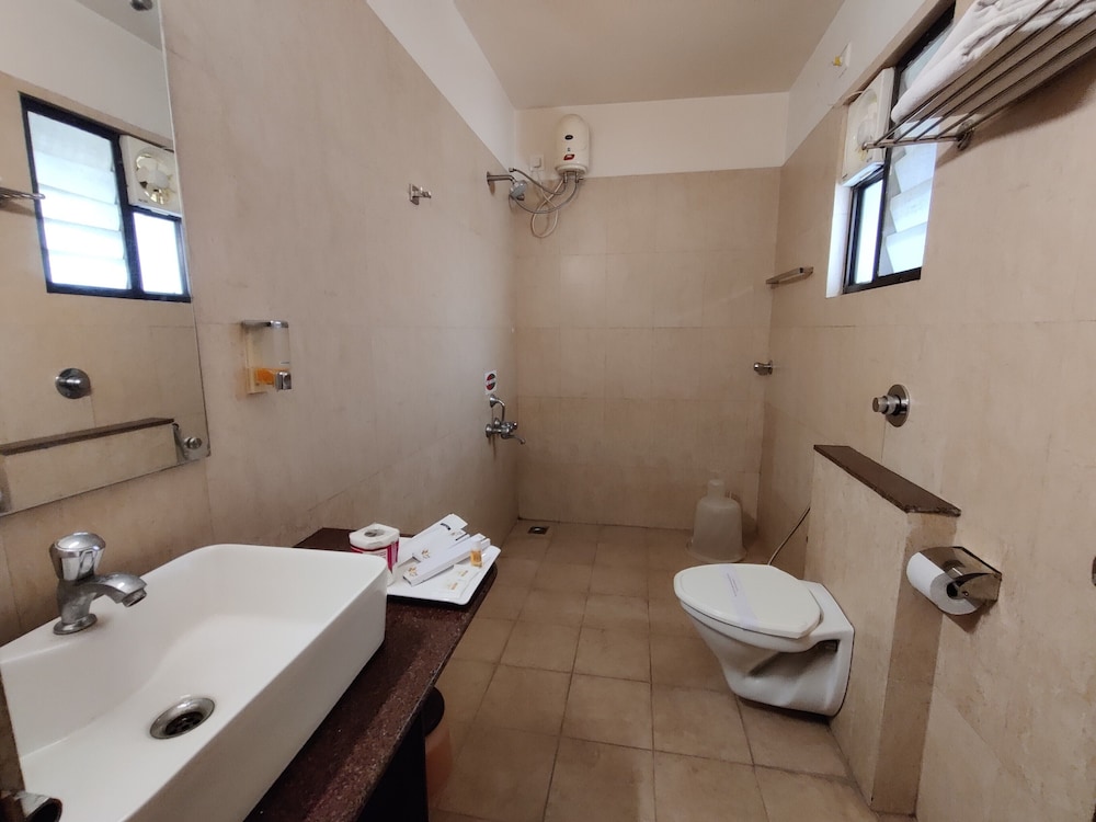Metro Plaza Hotel by RAK Rooms