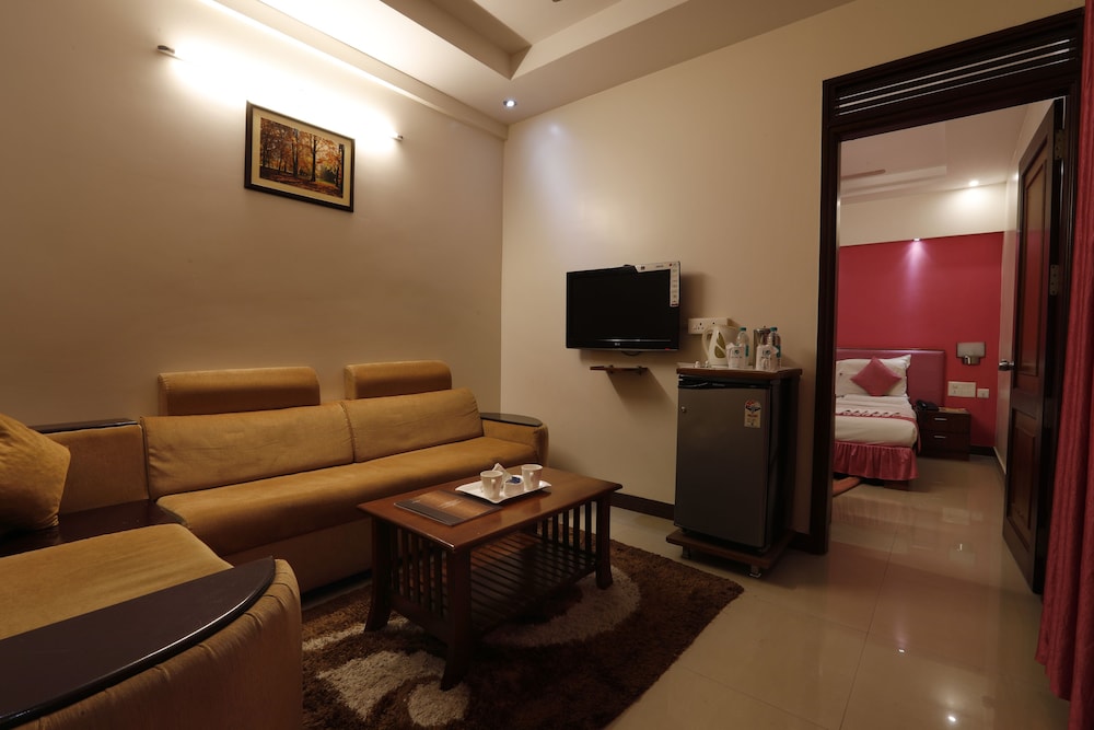 Metro Plaza Hotel by RAK Rooms
