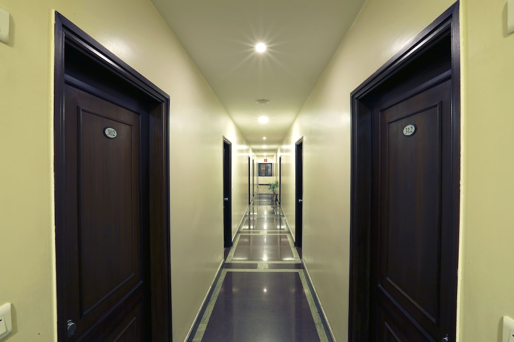 Metro Plaza Hotel by RAK Rooms