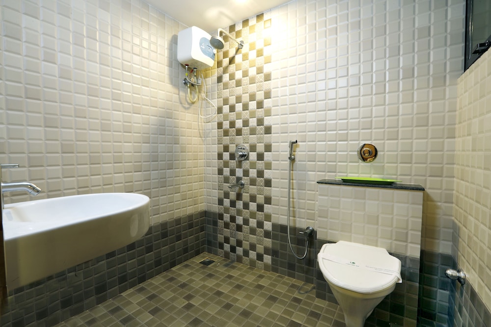 Metro Plaza Hotel by RAK Rooms