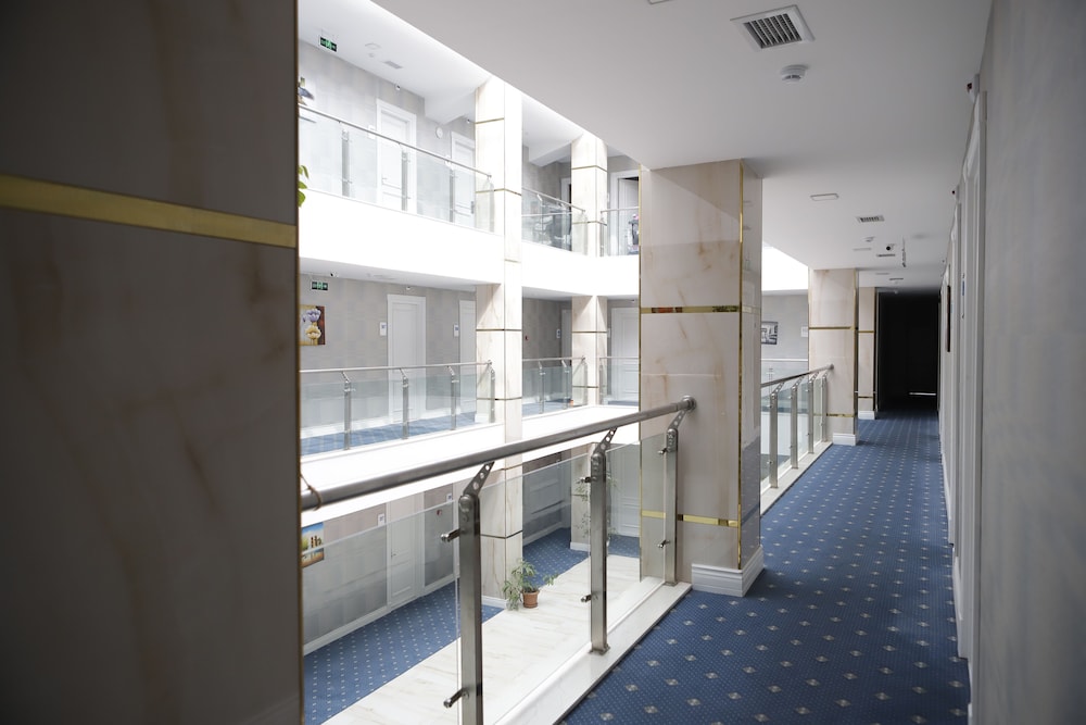 Grand Midway Hotel