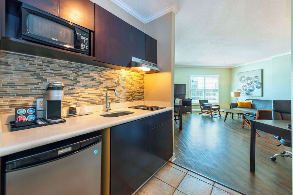 Grand Park Hotel & Suites Downtown Vancouver, an Ascend Collection Hotel