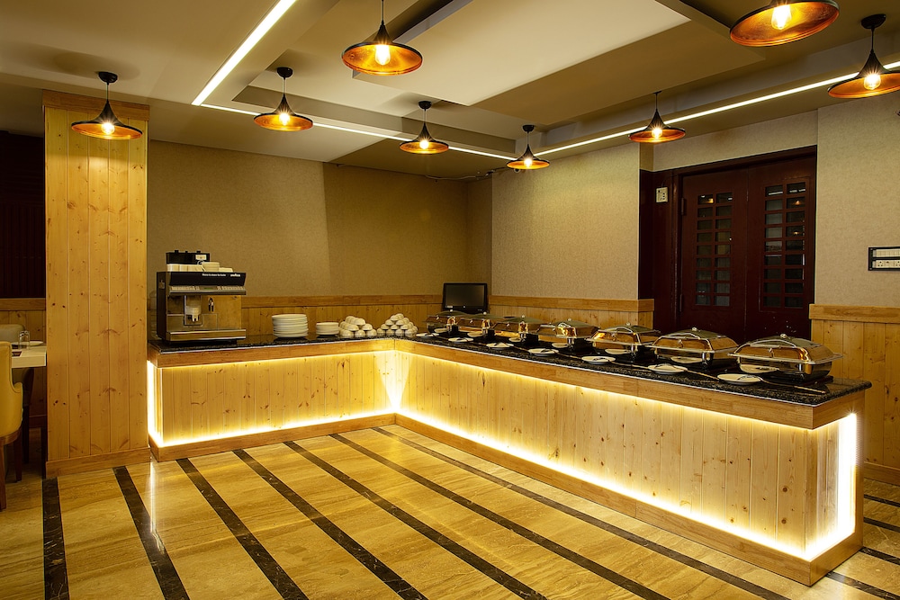 OYO 9011 Hotel Lohmod
