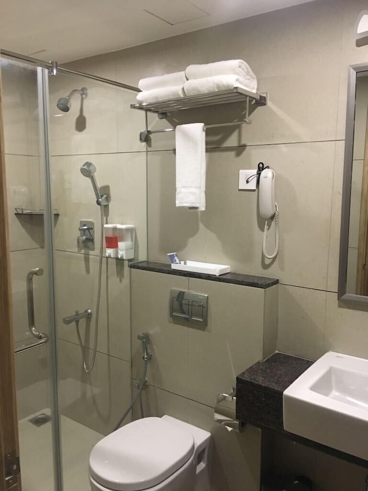 Floressa Randa Business Hotel