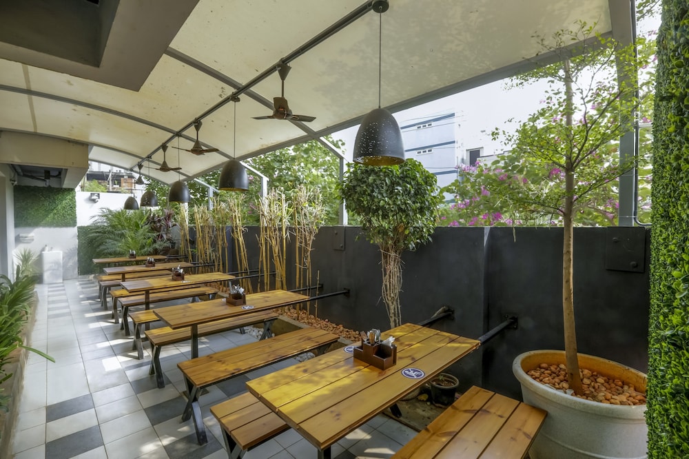 Floressa Randa Business Hotel