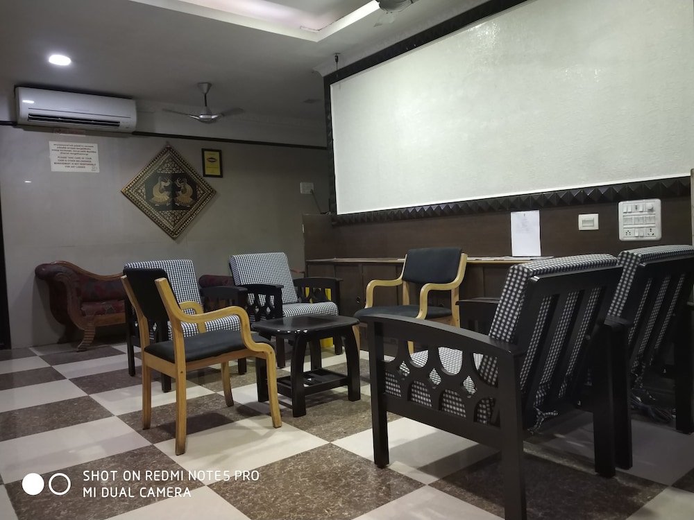 Season 4 Residences - Teynampet (near US Consulate & Apollo Cancer Hospital)