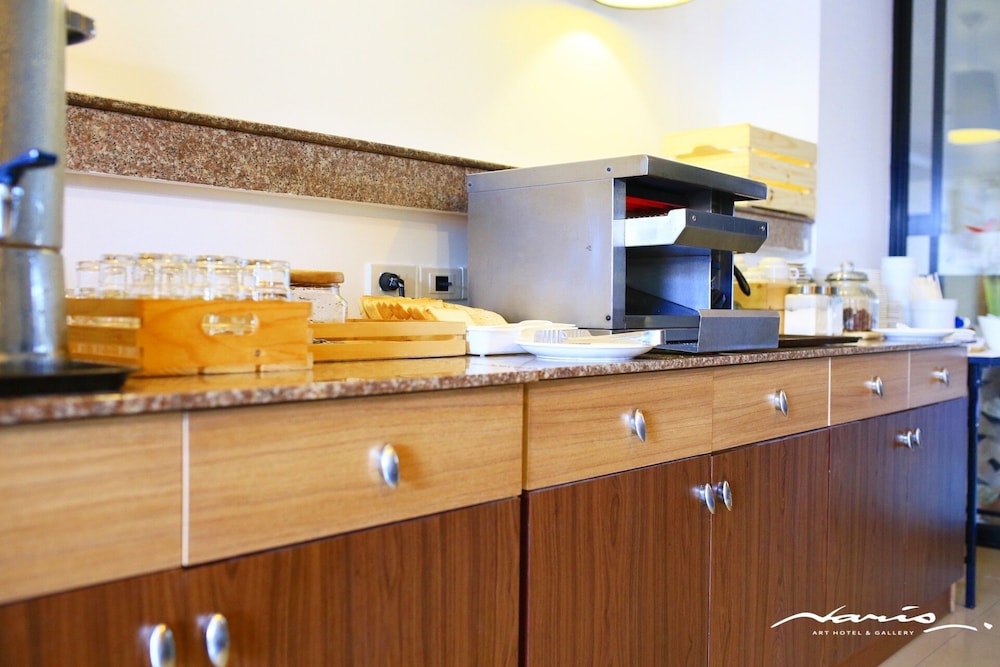 Naris Art Hotel