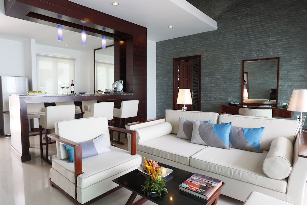 Independence Hotel Resort & Spa