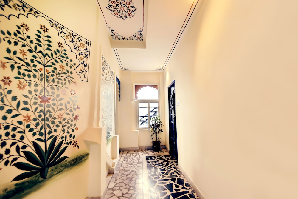 The Lake View Hotel- On Lake Pichola