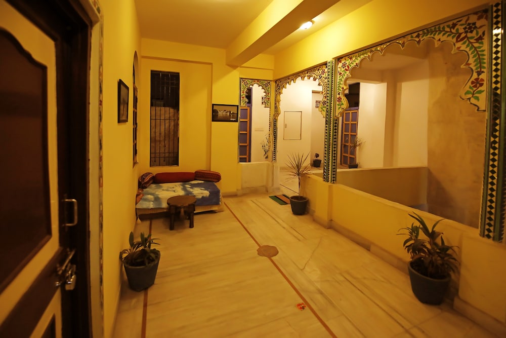 The Lake View Hotel- On Lake Pichola
