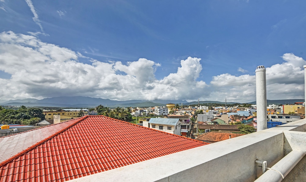 Itsy Hotels Shrey'S Inn Mallandur Road