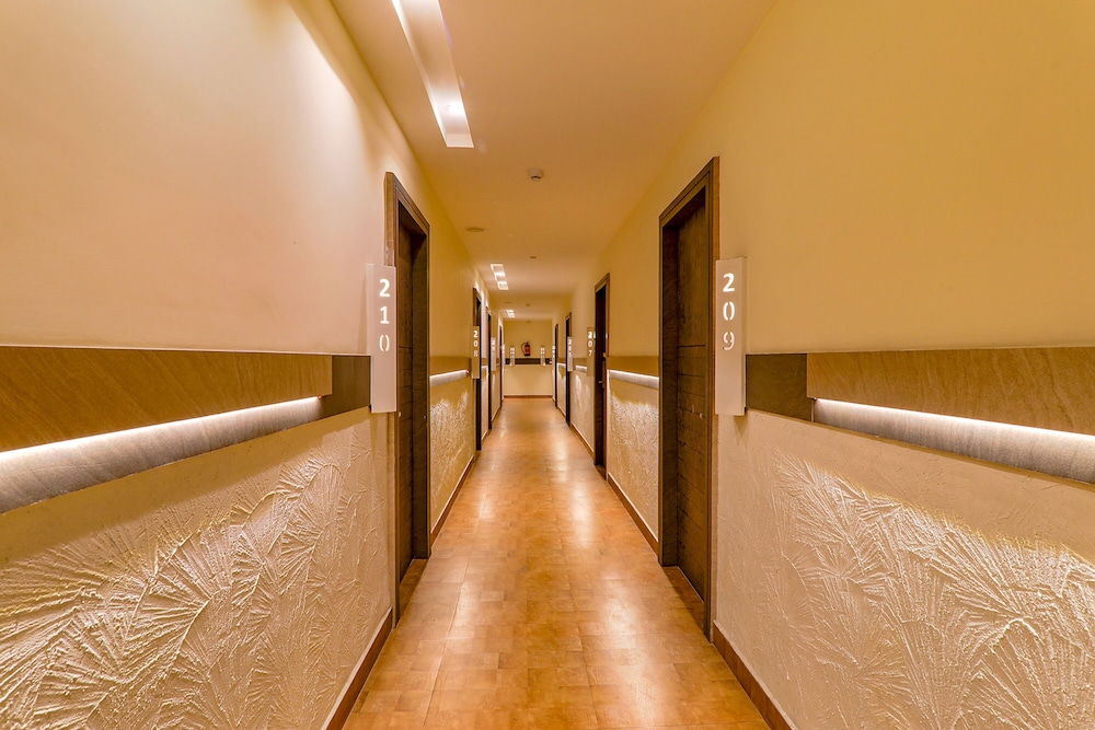 FabHotel Geetraj Palace