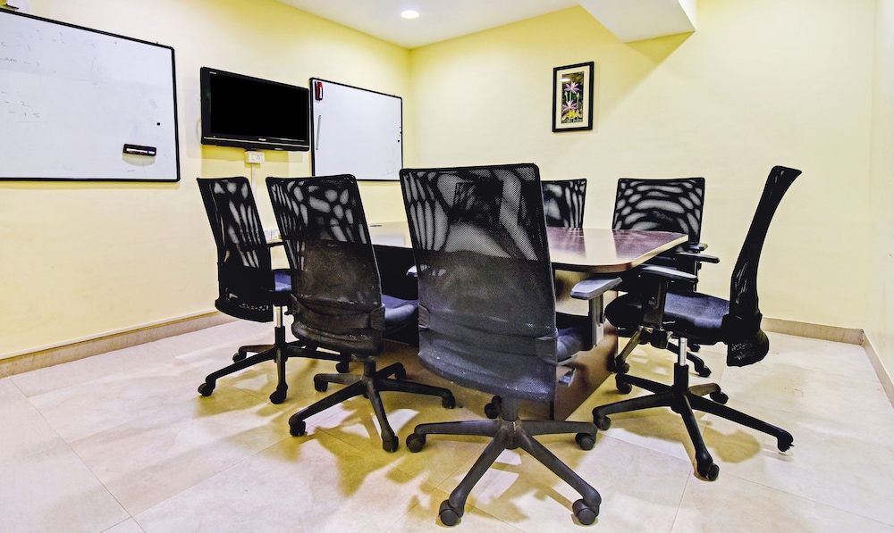 Treebo Vapr Guindy Ekkatuthangal