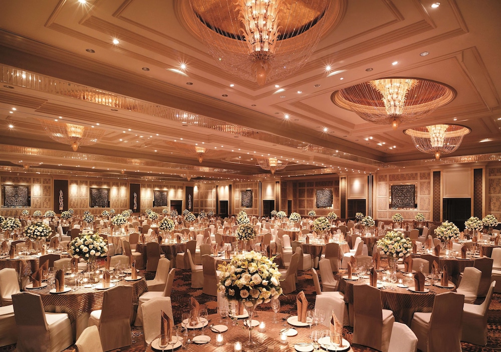 Makati Shangri-La, Manila