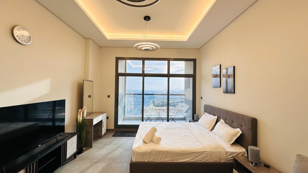 Luxurious Studio Apartment Burj View with Balcony Free Parking by Belvilla