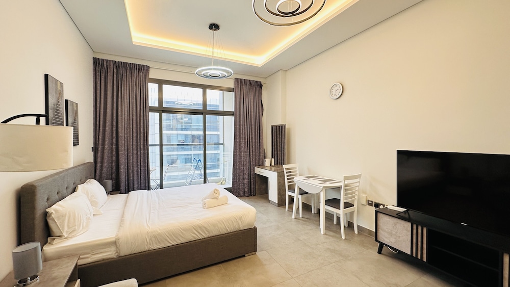 Luxurious Studio Apartment Burj View with Balcony Free Parking by Belvilla