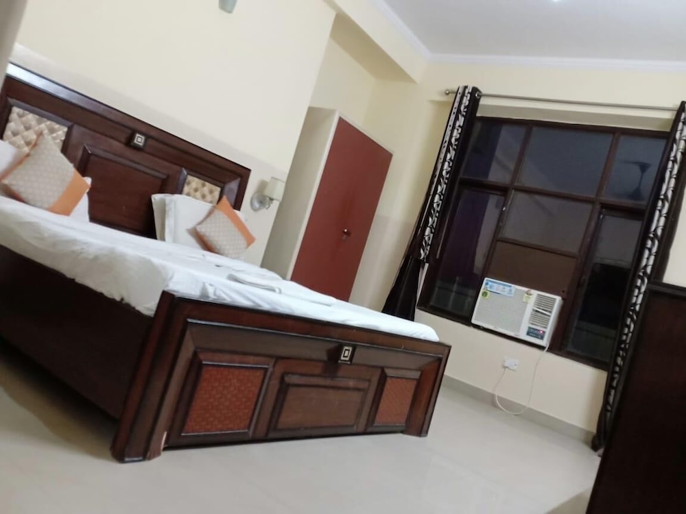 OYO Rooms - Noida City Centre Hotel