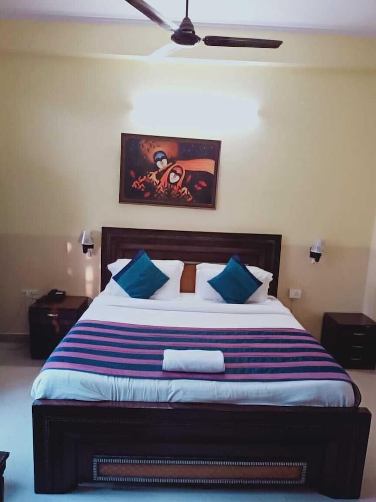 OYO Rooms - Noida City Centre Hotel