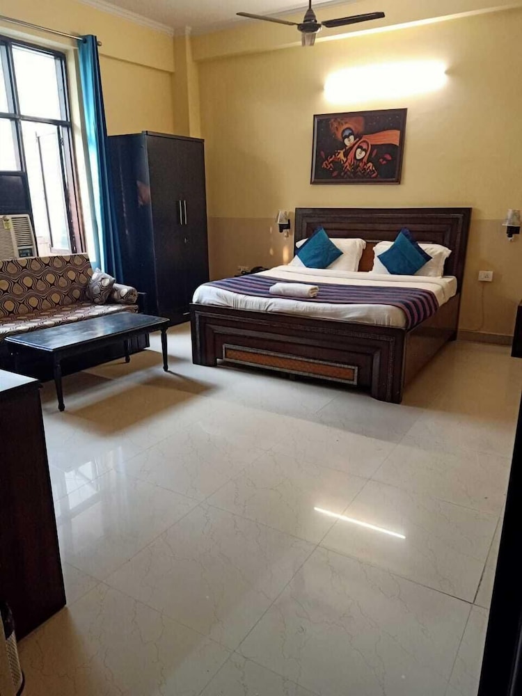 OYO Rooms - Noida City Centre Hotel