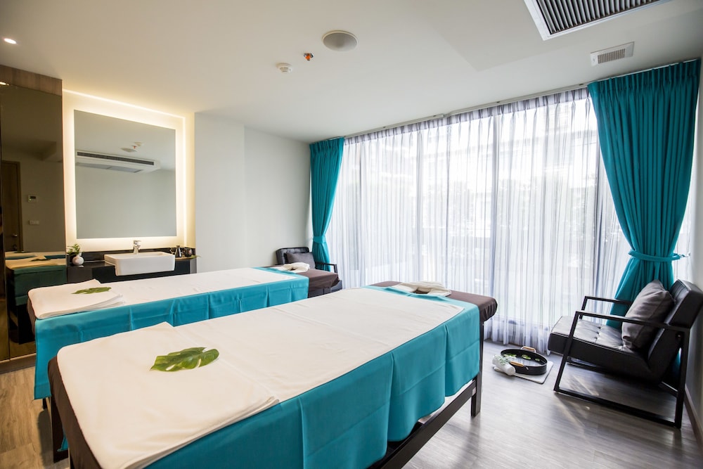 Cross Vibe Sukhumvit Hotel