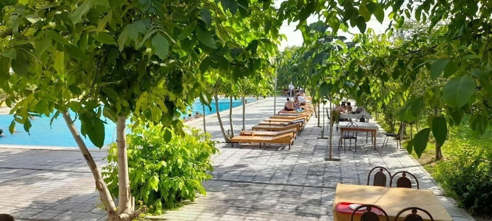 Green Apple Hotel