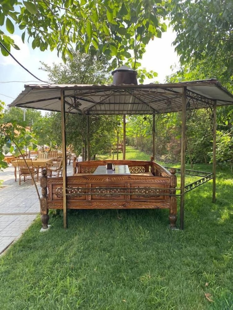 Green Apple Hotel