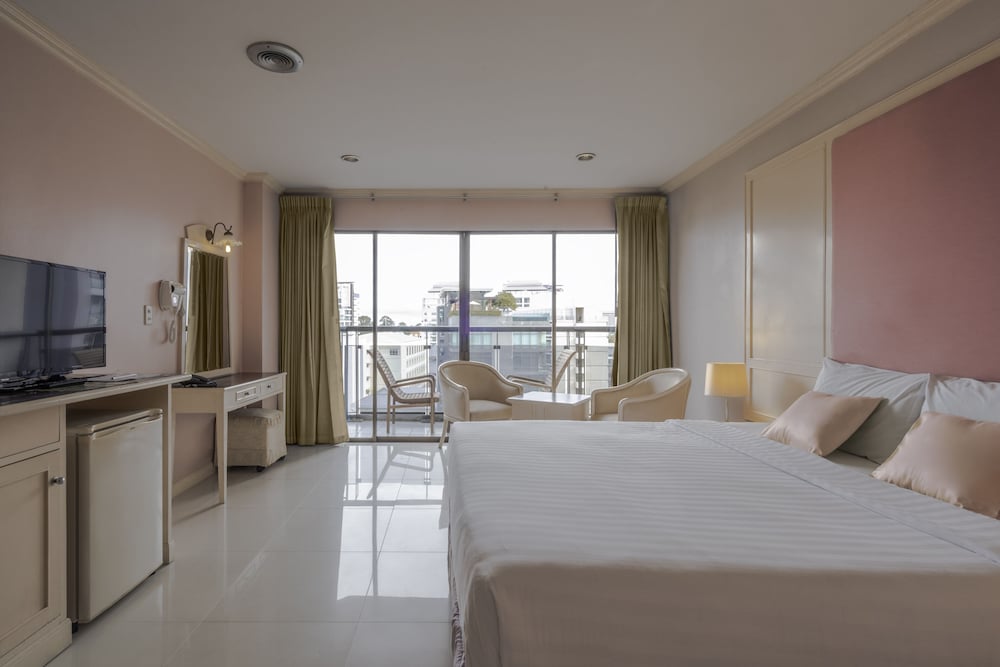 Mike Beach Resort Pattaya - SHA