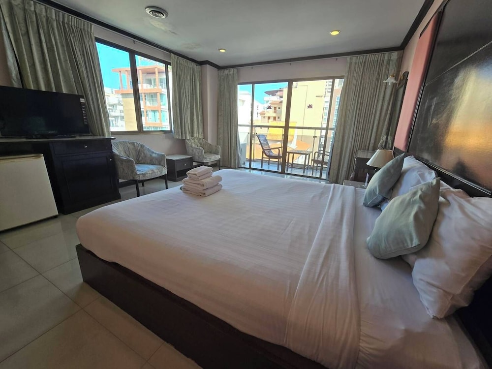 Mike Beach Resort Pattaya - SHA