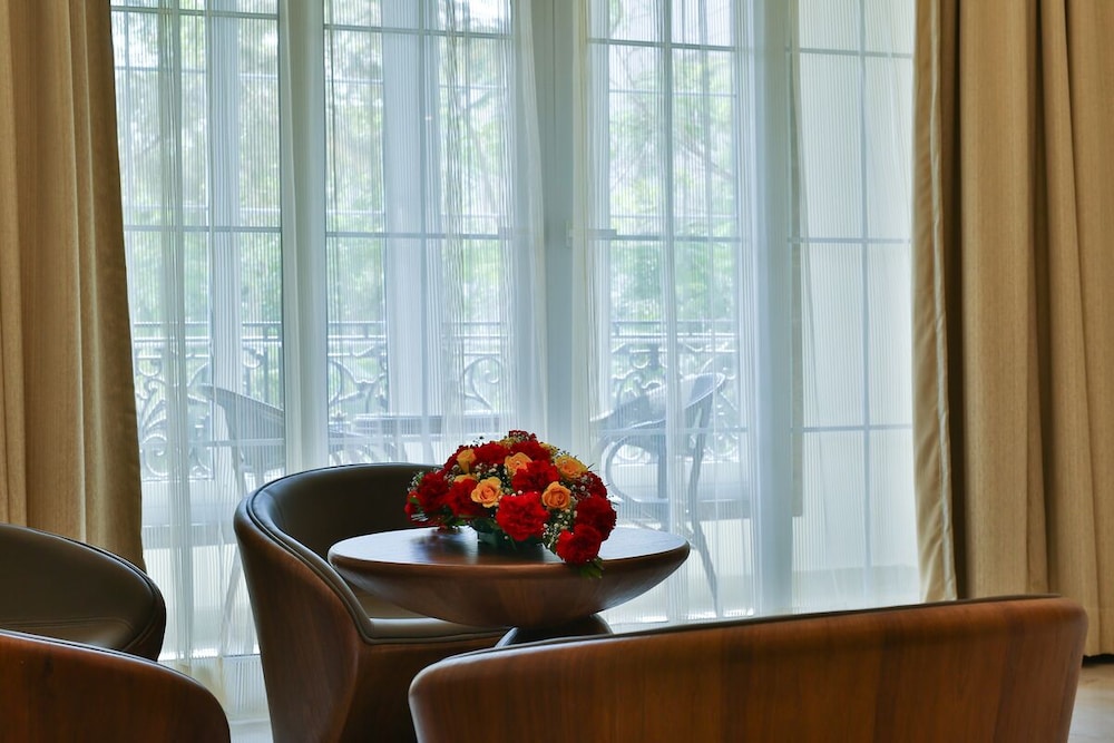 Accord Chrome Airport Hotel