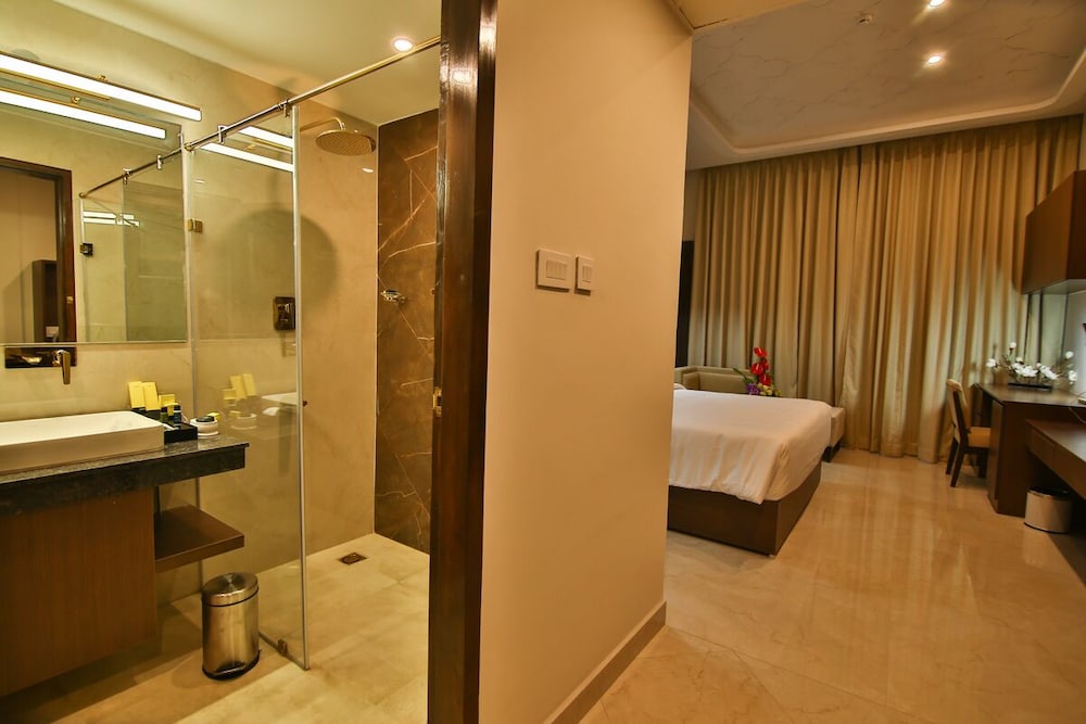 Accord Chrome Airport Hotel