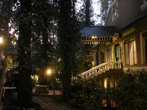 INDeco's Lake Forest Hotel 