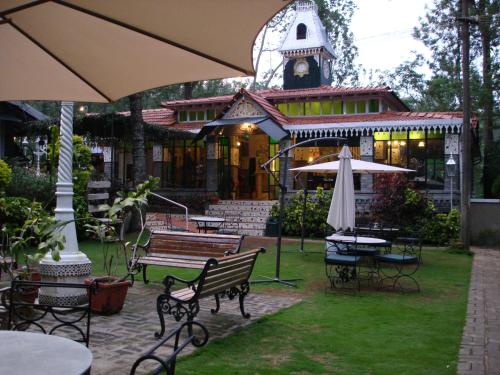 INDeco's Lake Forest Hotel 