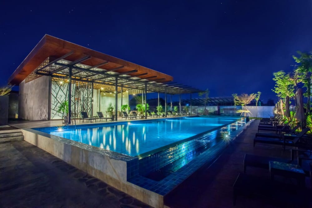 Sunday Sea Two Pool Villa Pattaya