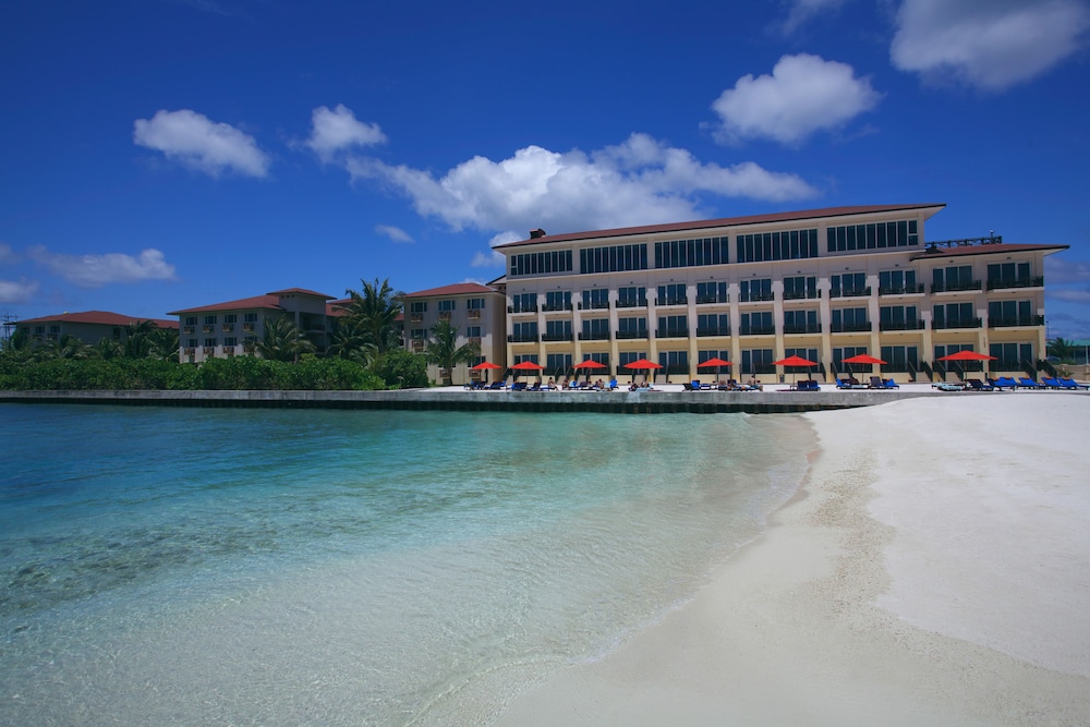 Hulhule Island Hotel
