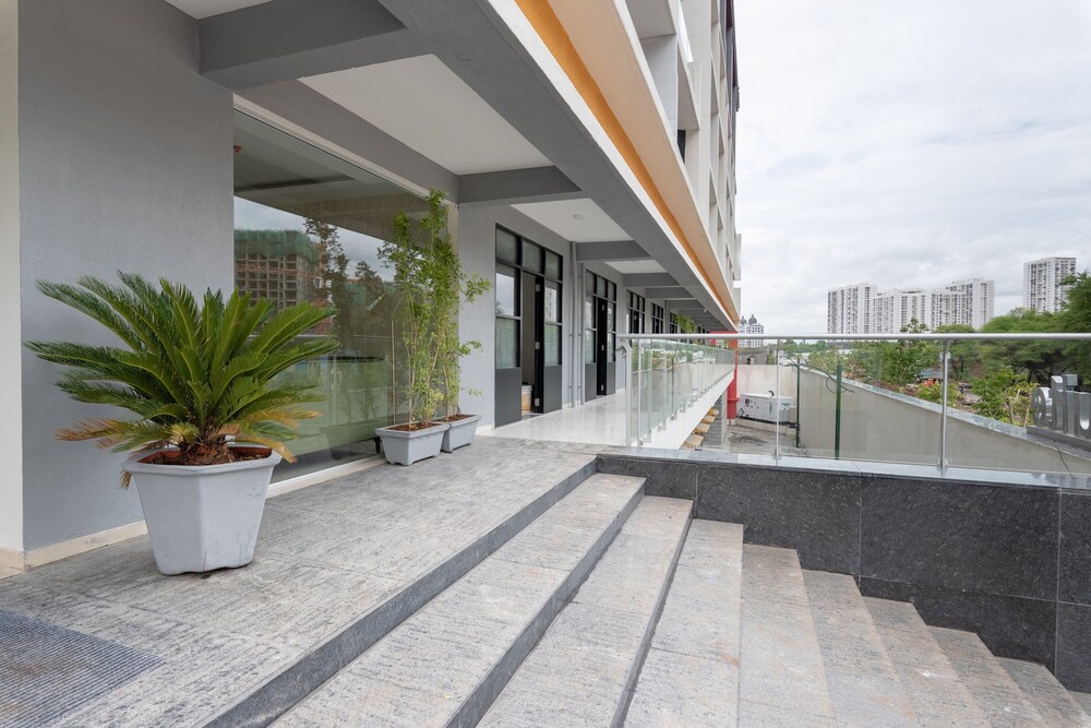 StayBird B Suite Business Hotel