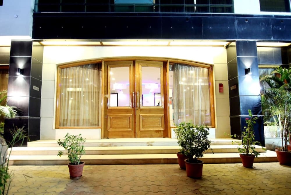 Goroomgo Rousha Inn Ghaziabad