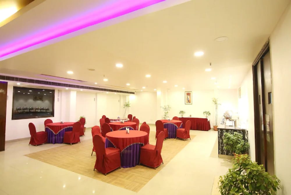 Goroomgo Rousha Inn Ghaziabad